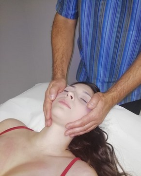 Massaggio viso effetto lifting a Udine