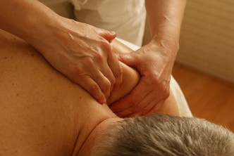 Luca Badaloni propone massaggi rilassanti specifici per la terza età